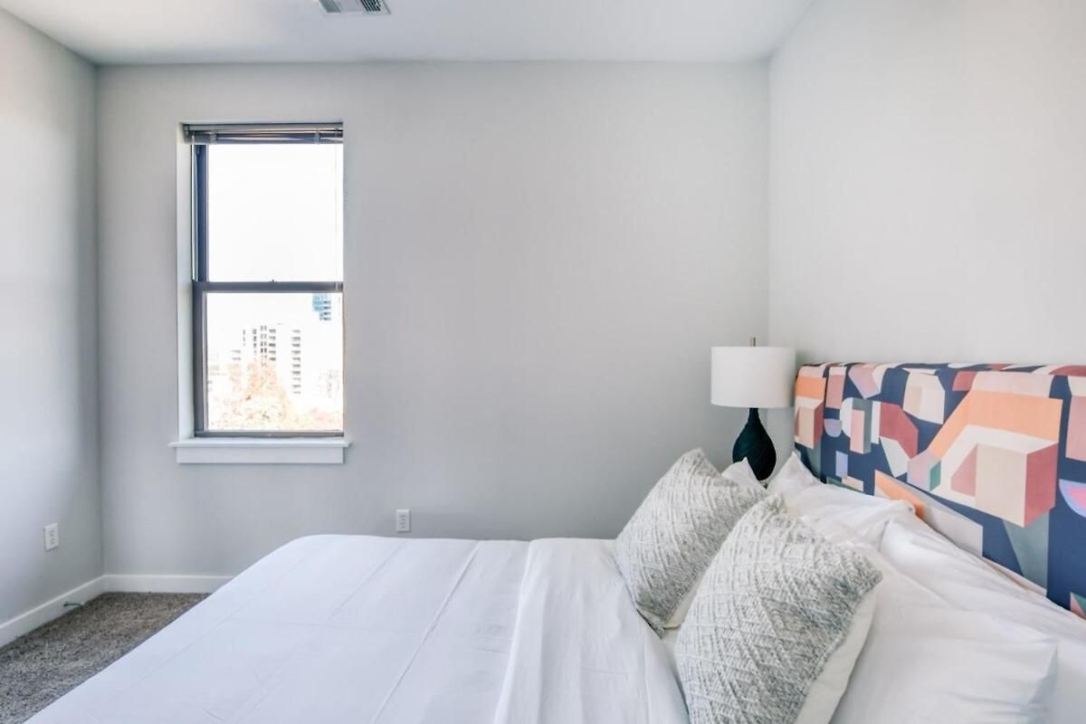 Two Cozysuites Music Row Chic In Apartment