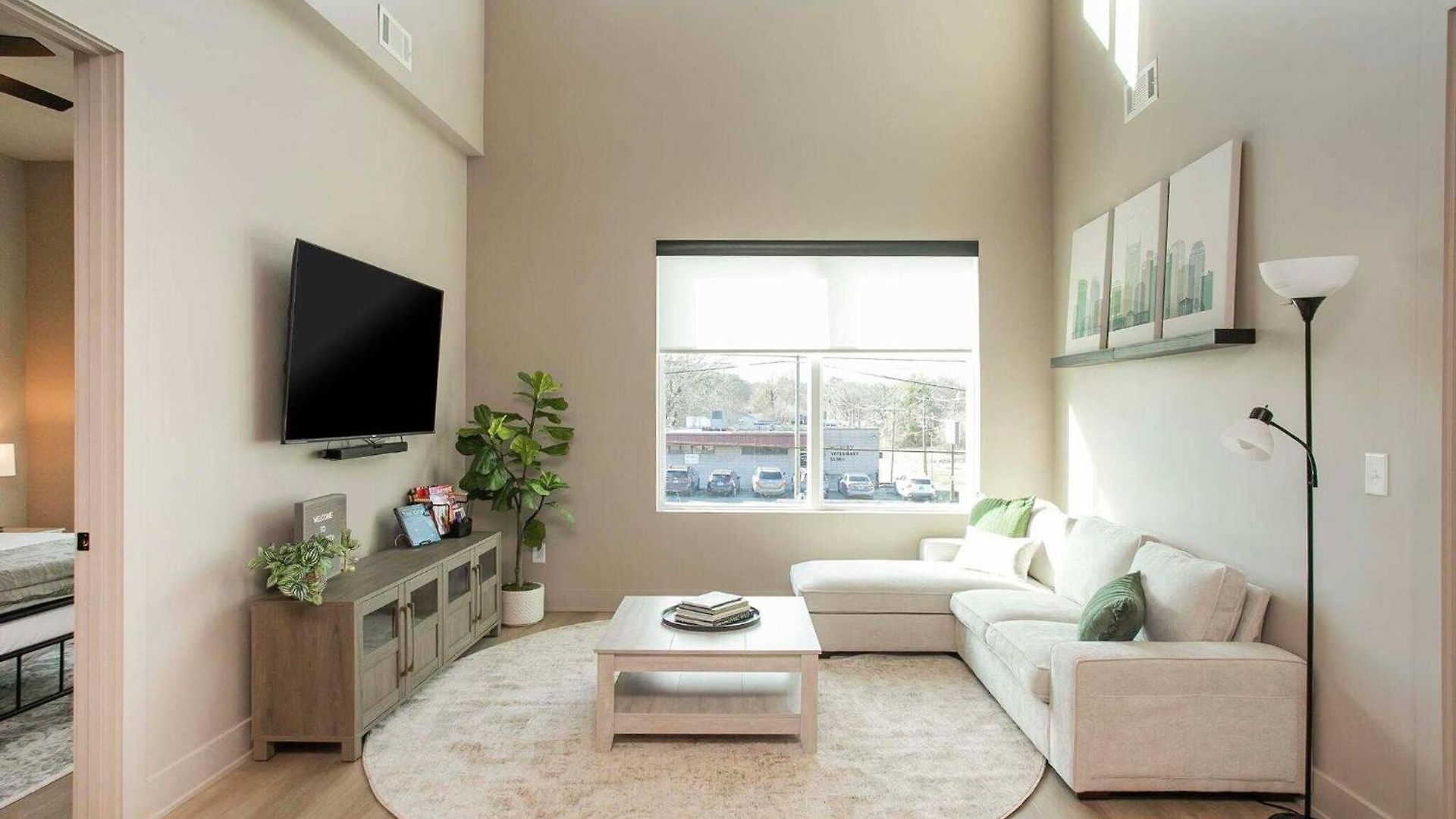 2 Bedroom + Loft Condo, Coffee Shop In Building Nashville