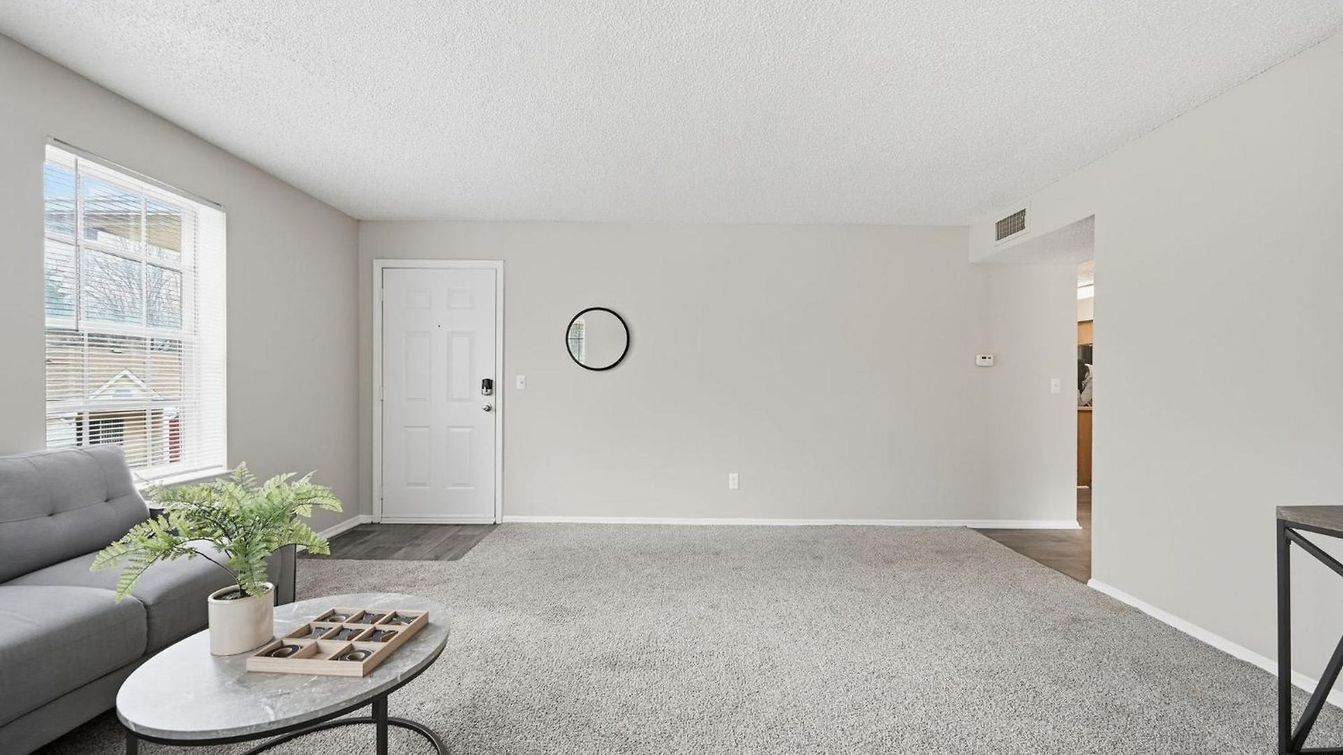 Apartment Spacious Living With Fireplace And Balcony Nashville