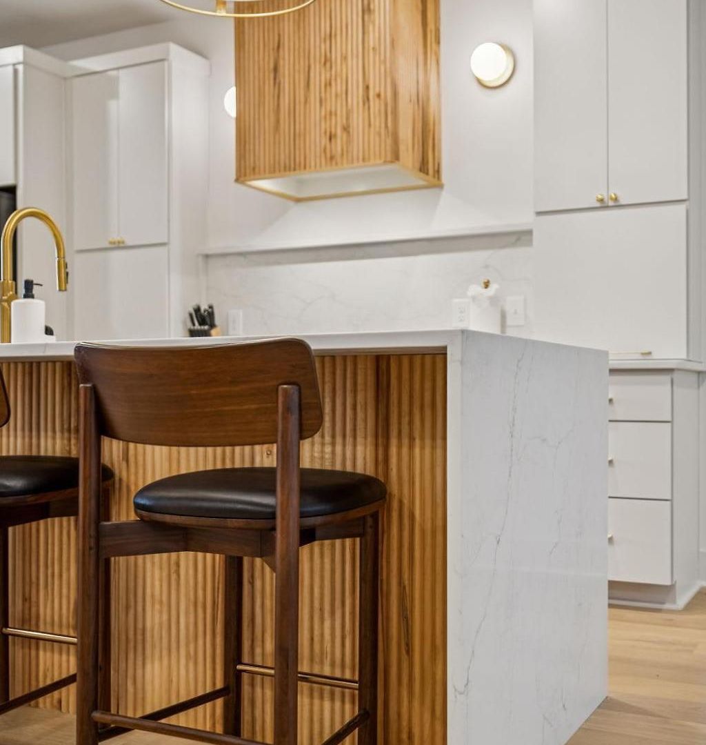 New Modern Escape With Rooftop Hot Tub *