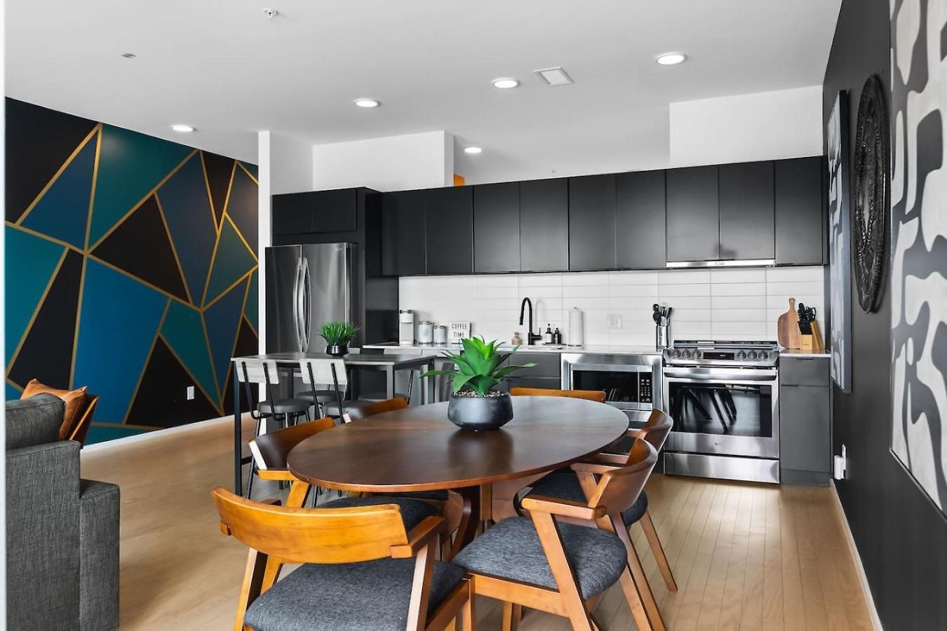 Upscale Riverview With Garage Walk To Downtown