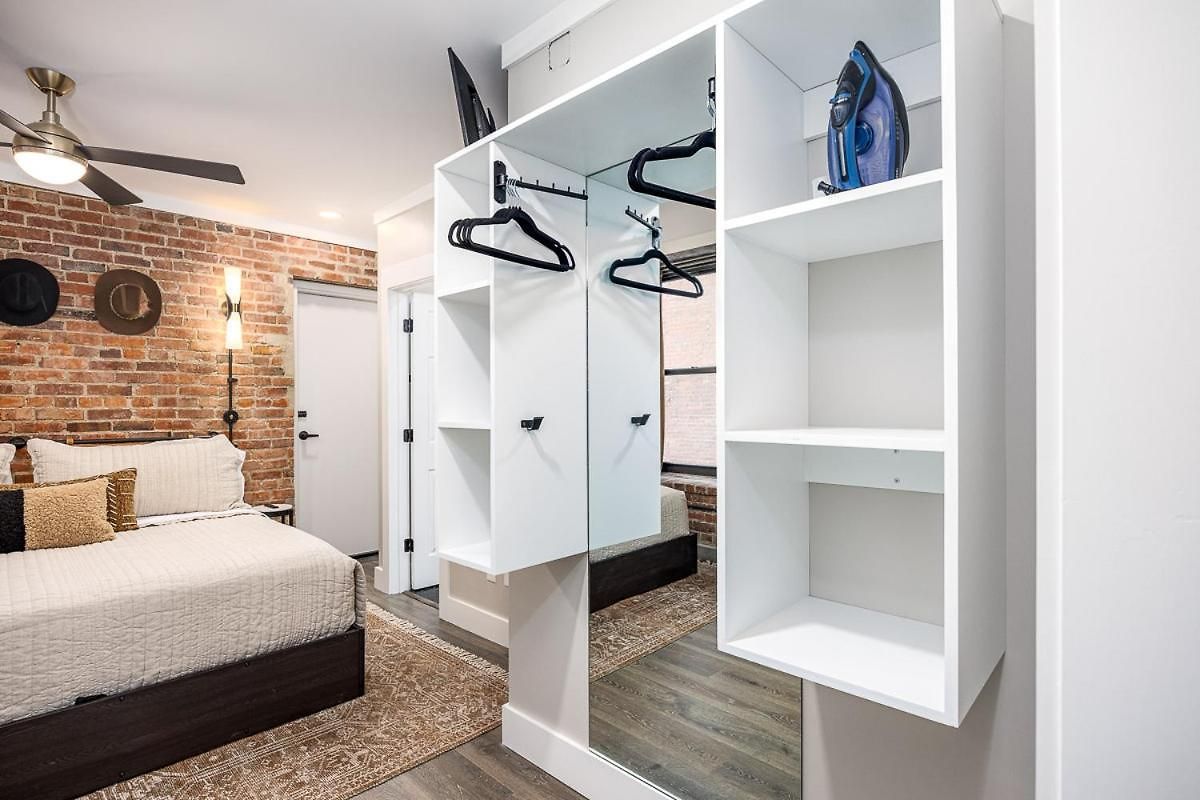 Music Dreams Downtown - Parking Included Apartment *