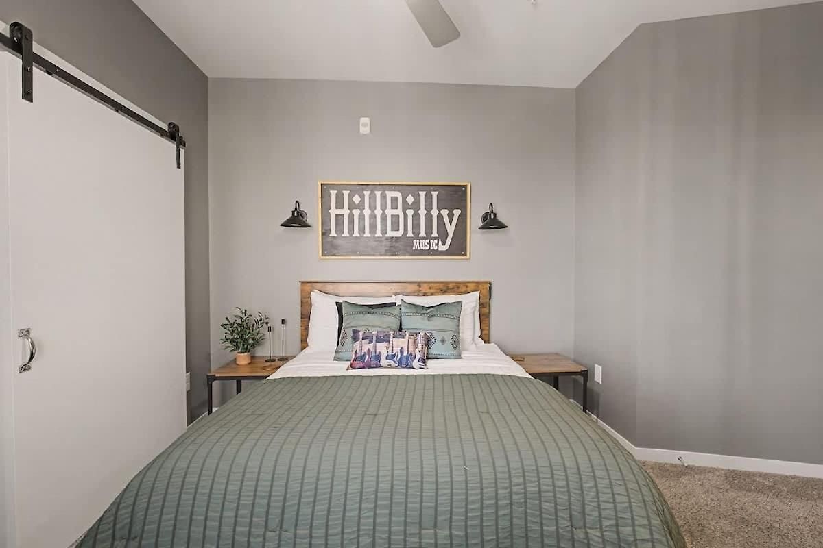 2br In Walkable Area & 5 Mins To Broadway