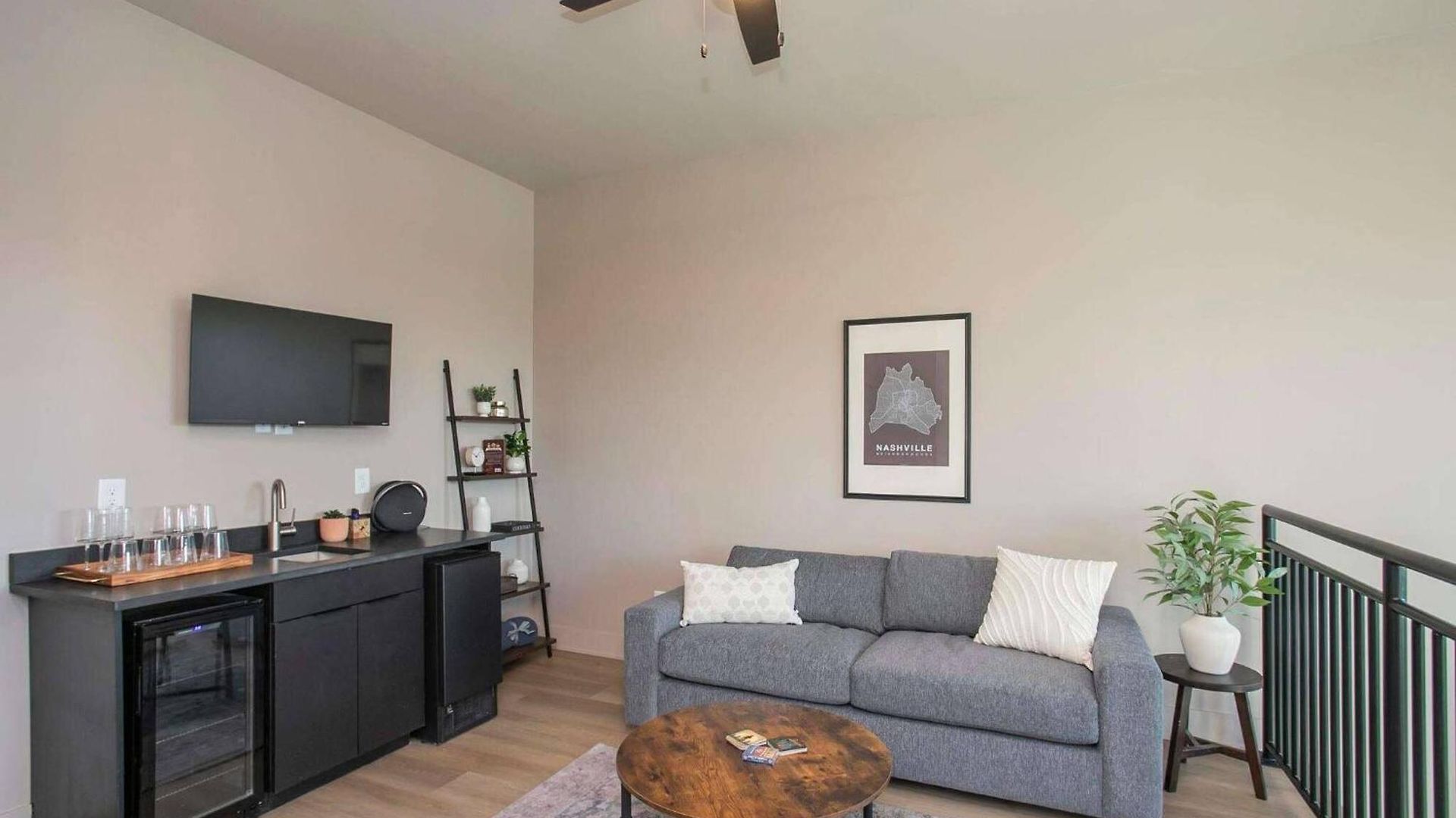 Apartment 2 Bedroom + Loft Condo, Coffee Shop In Building *