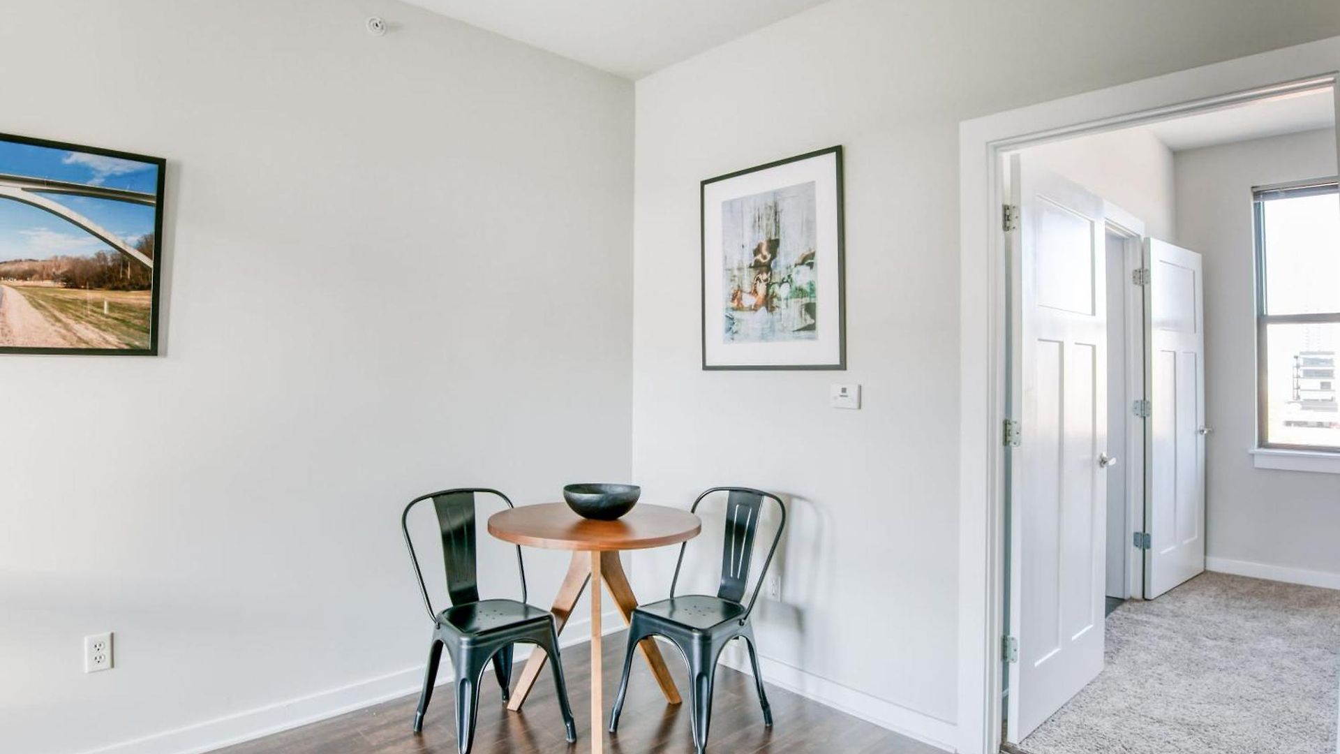 Two Cozysuites Music Row Lovely In Apartment