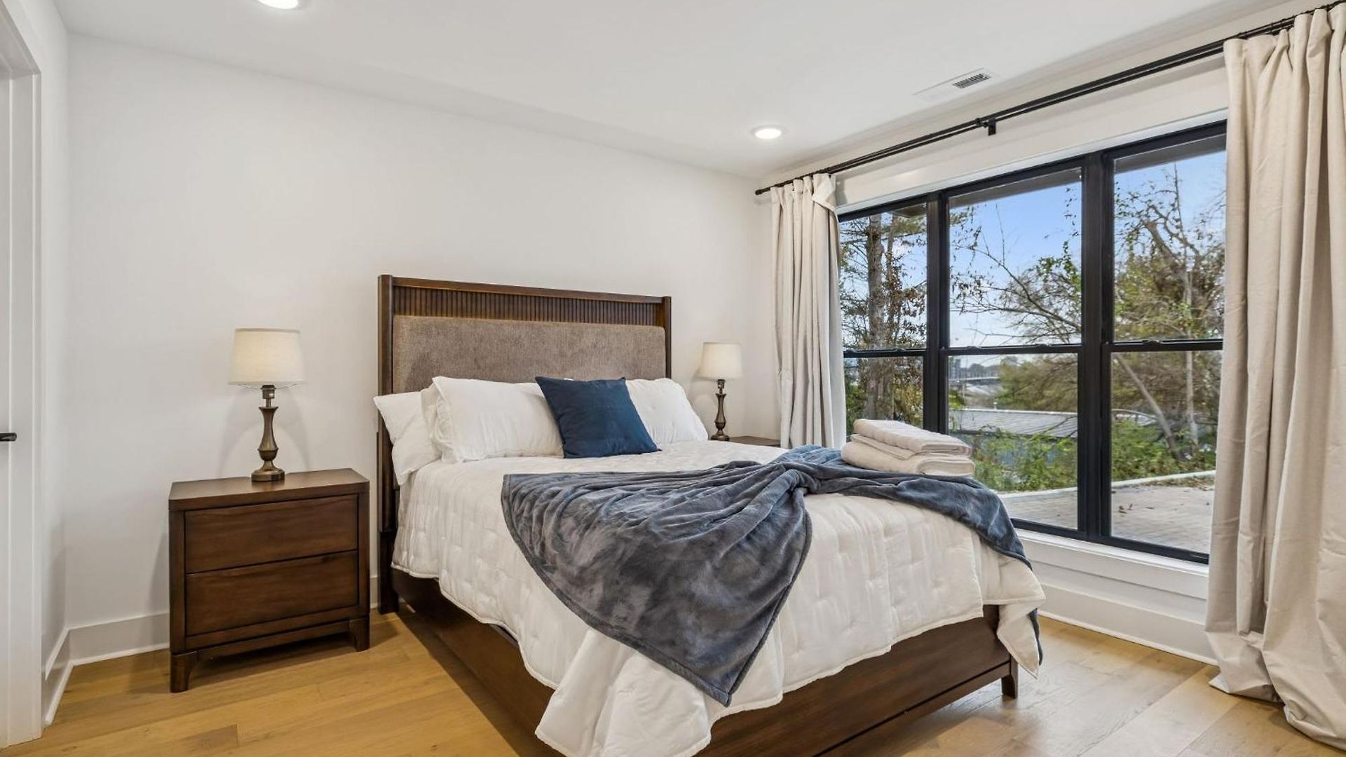 3br Townhome Rooftop Views Hot Tub & Fireplace Apartment *