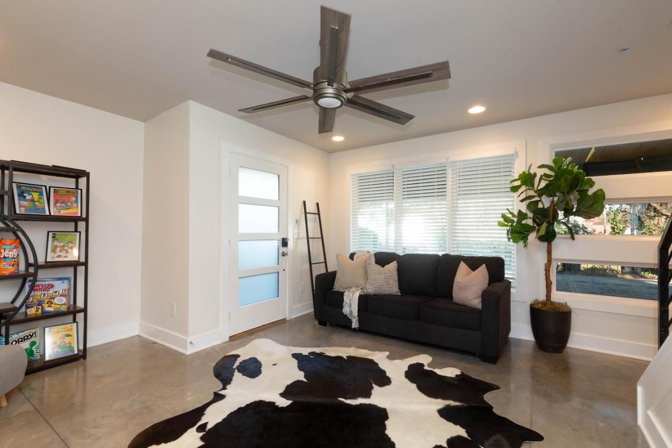 Stylish Brand-new Townhome Near Hotspots Apartment