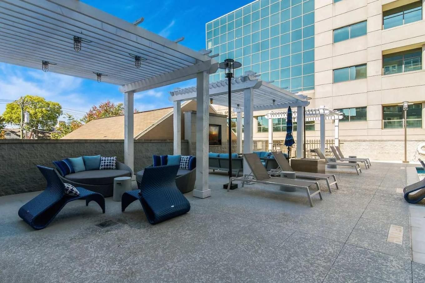 Apartment Boulevard Midtown 1br Pool Gym Parking 03 *