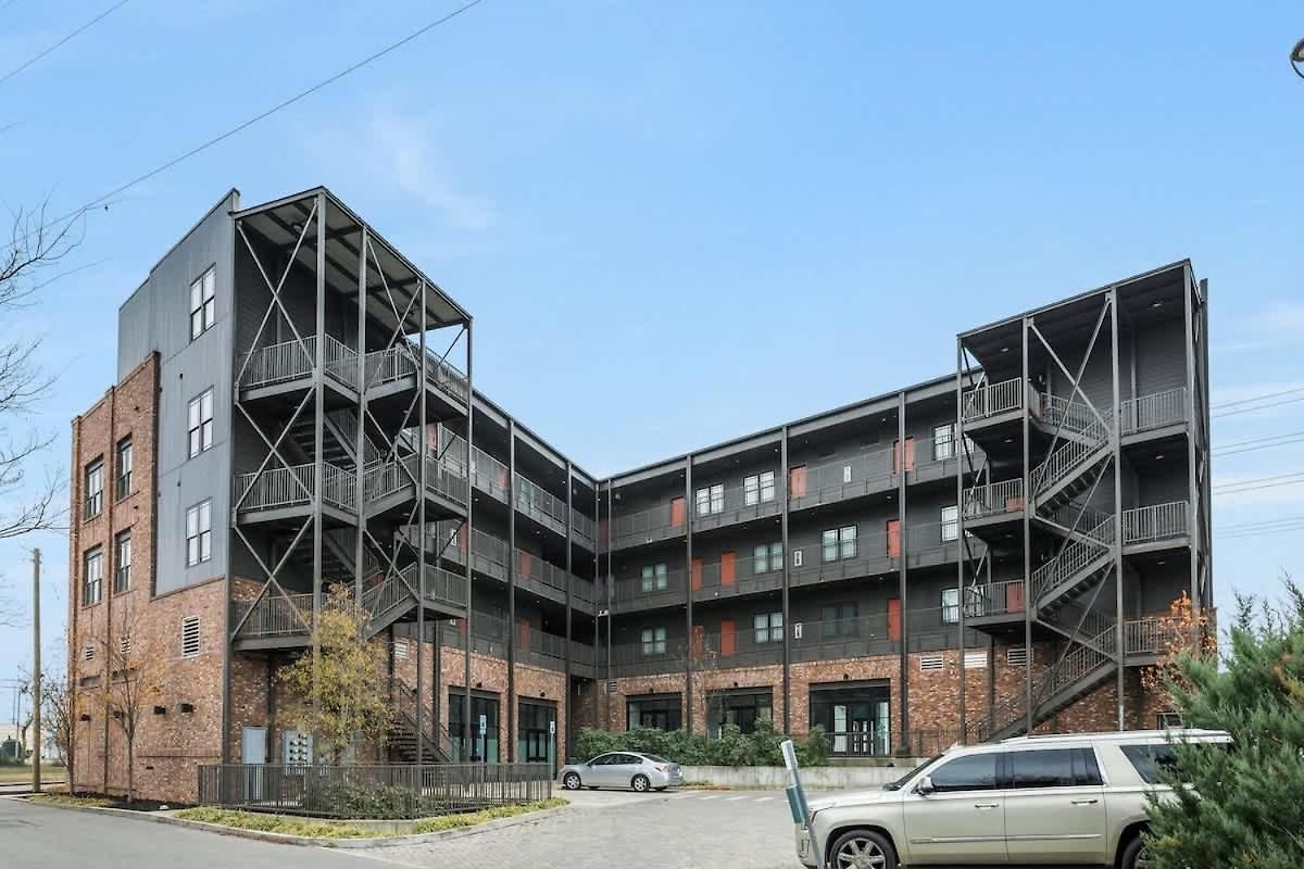 Huge Private Patio With Games & Skyline Views * Nashville