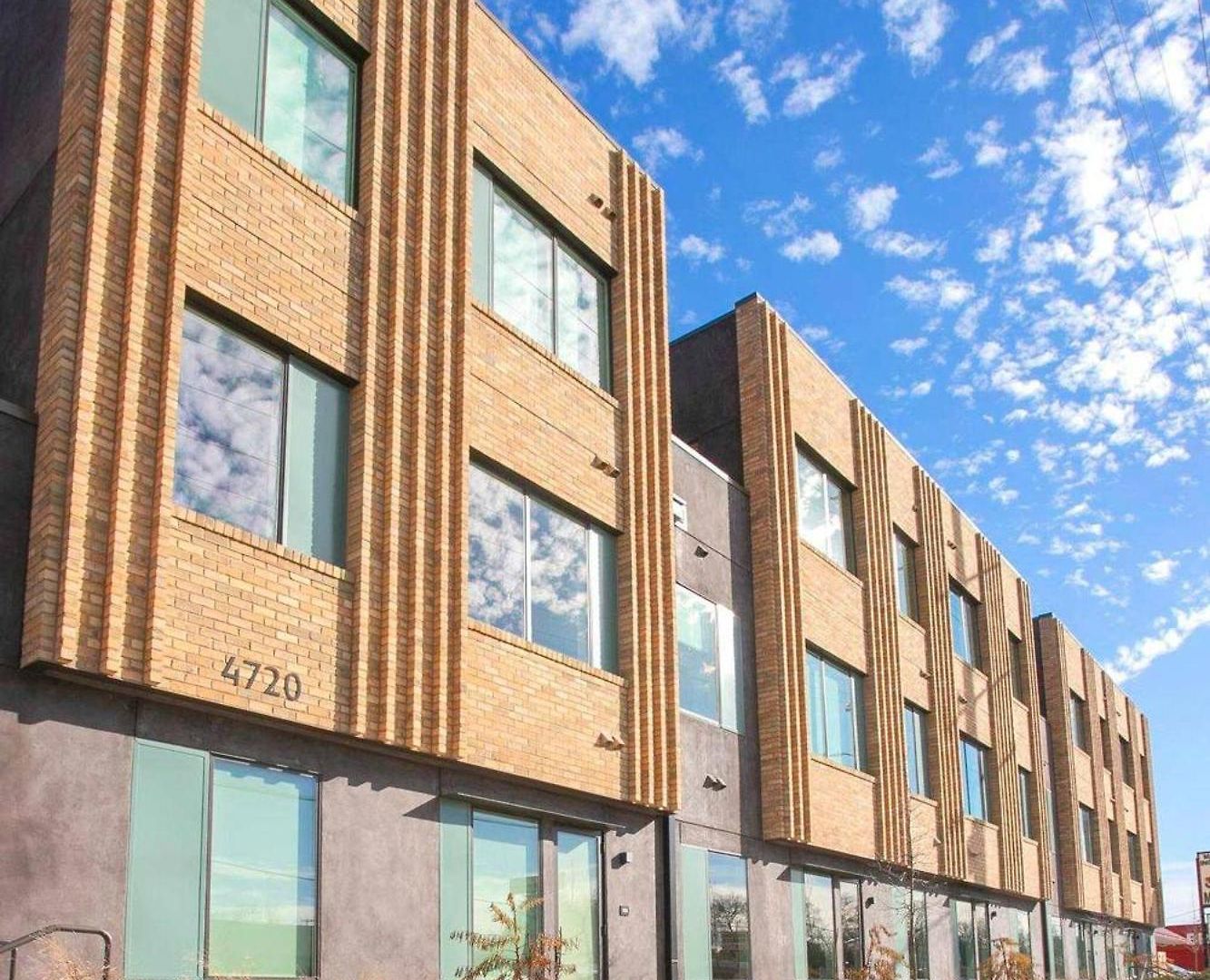 2 Bedroom + Loft Condo, Coffee Shop In Building Nashville