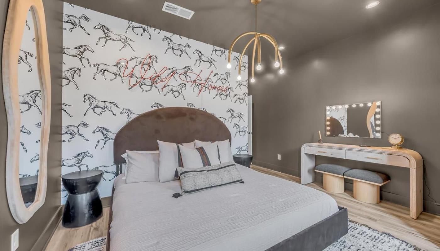 Luxe Urban Retreat - Private Rooftop Hot Tub Deck Apartment Nashville