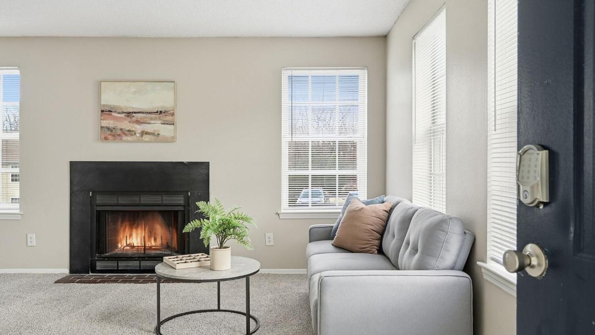 Charming With Fireplace & Dining Area *