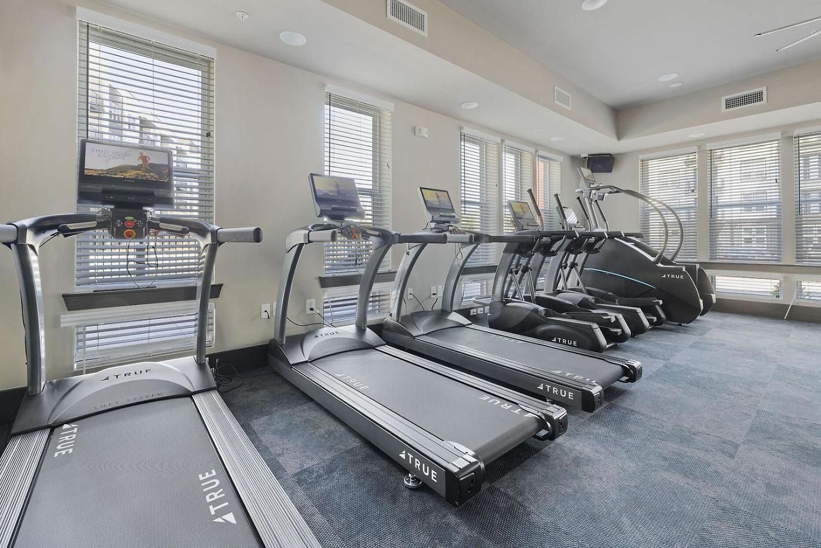 Landing Incredible 1bd Pool Clubhouse *