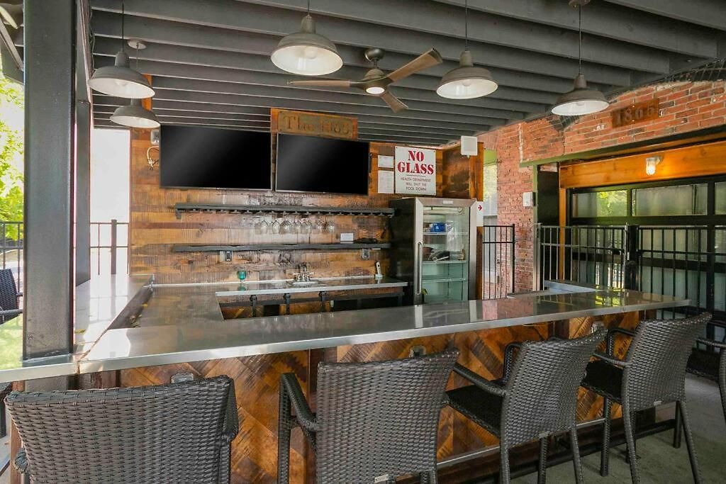 The 1865 Experience With Speakeasy, Pool & Parking Apartment