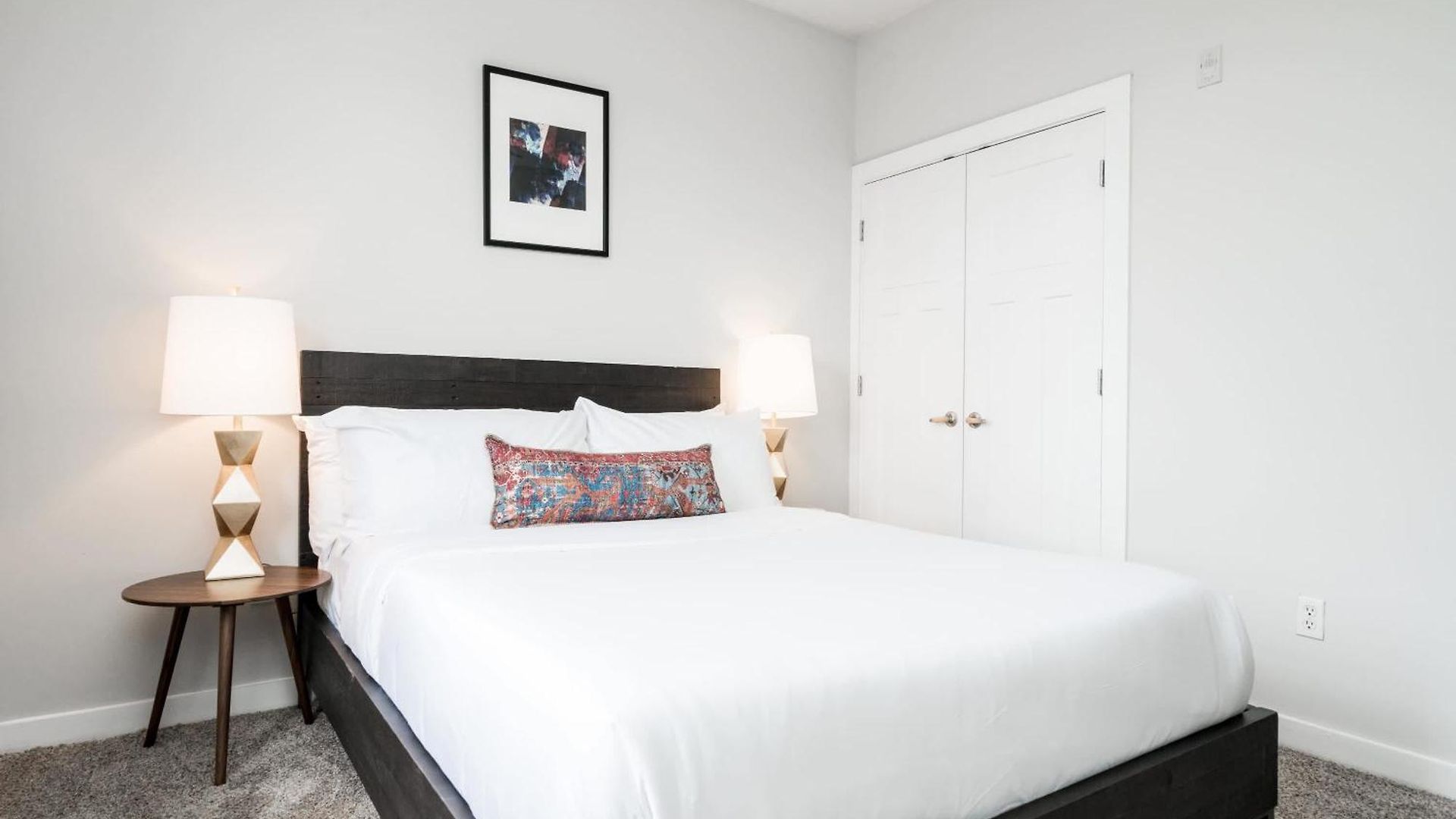 Two Cozysuites Music Row Chic In