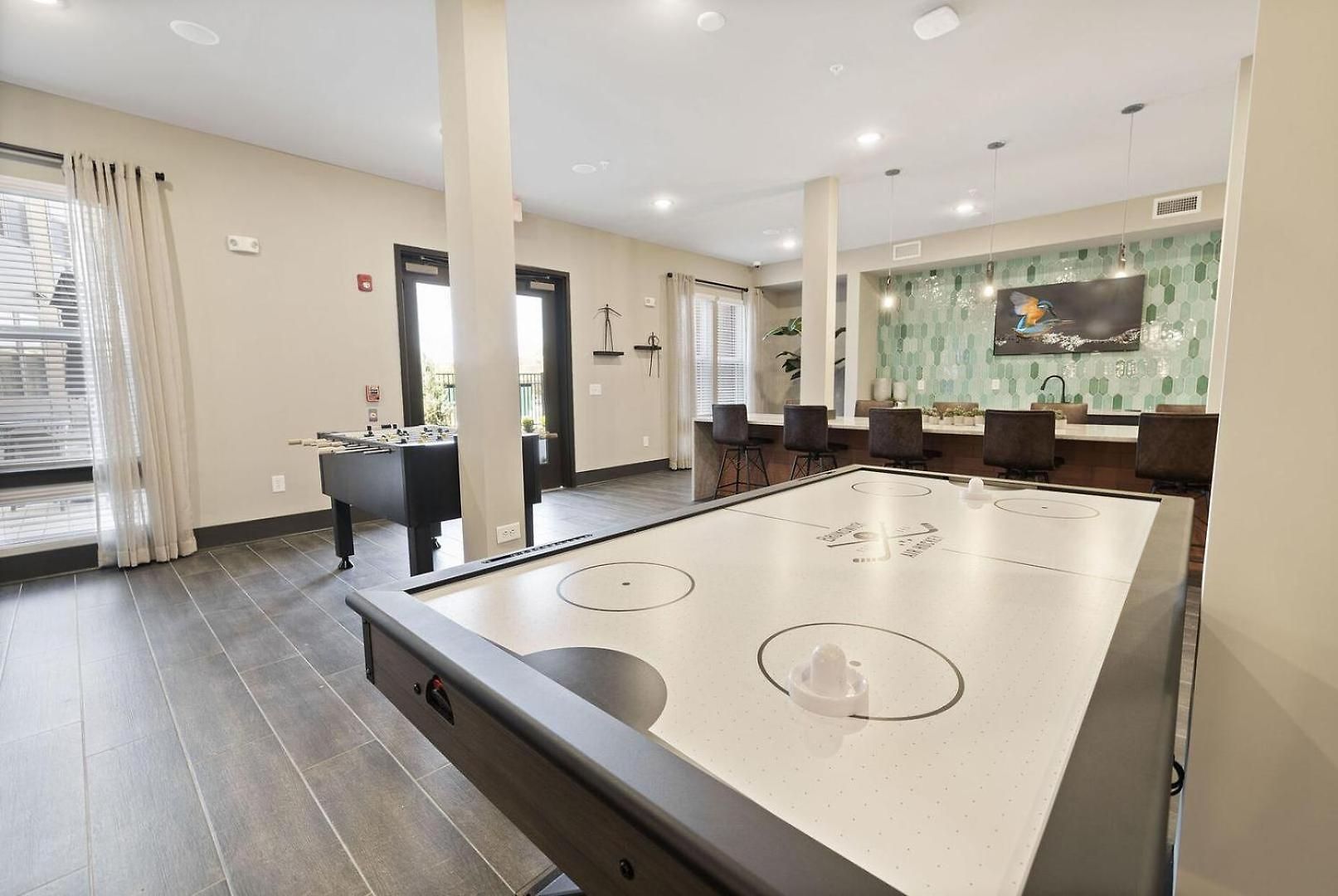 Landing Incredible 1bd Pool Clubhouse