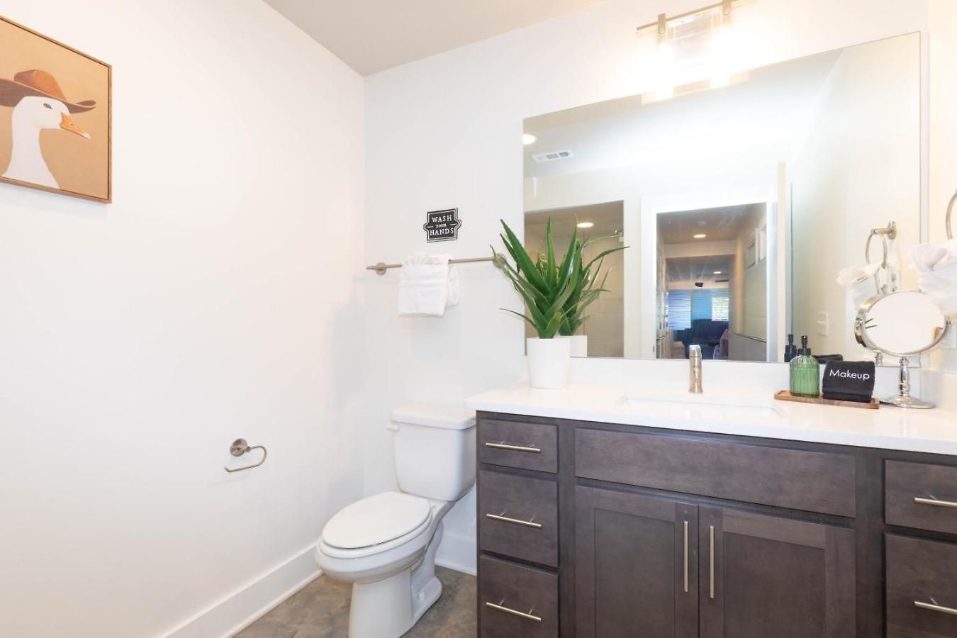 Stylish Brand-new Townhome Near Hotspots *