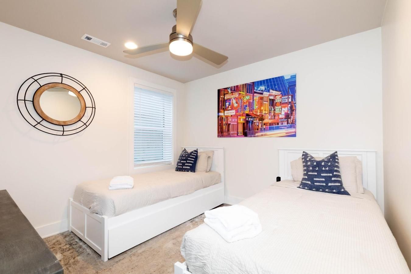 New Hidden Gem, Luxury Kitchen, 5 Min To Broadway Apartment *