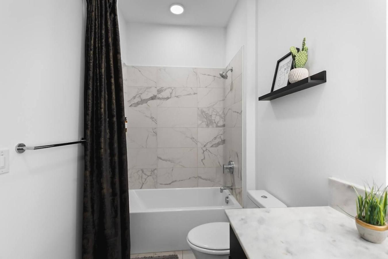Apartment Upscale Riverview With Garage Walk To Downtown *