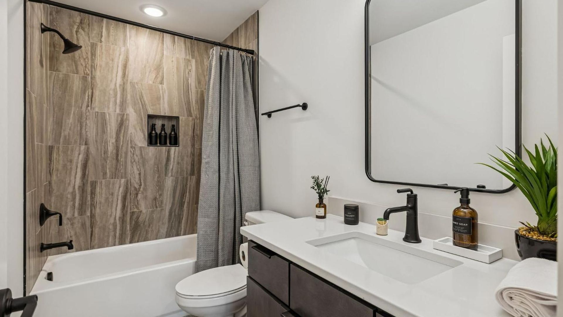 3br Townhome Rooftop Views Hot Tub & Fireplace Apartment Nashville