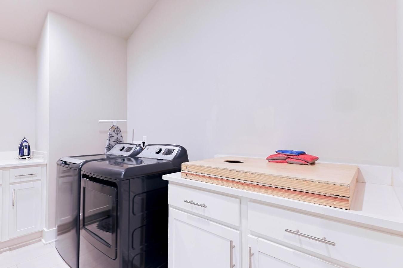 New Hidden Gem, Luxury Kitchen, 5 Min To Broadway *