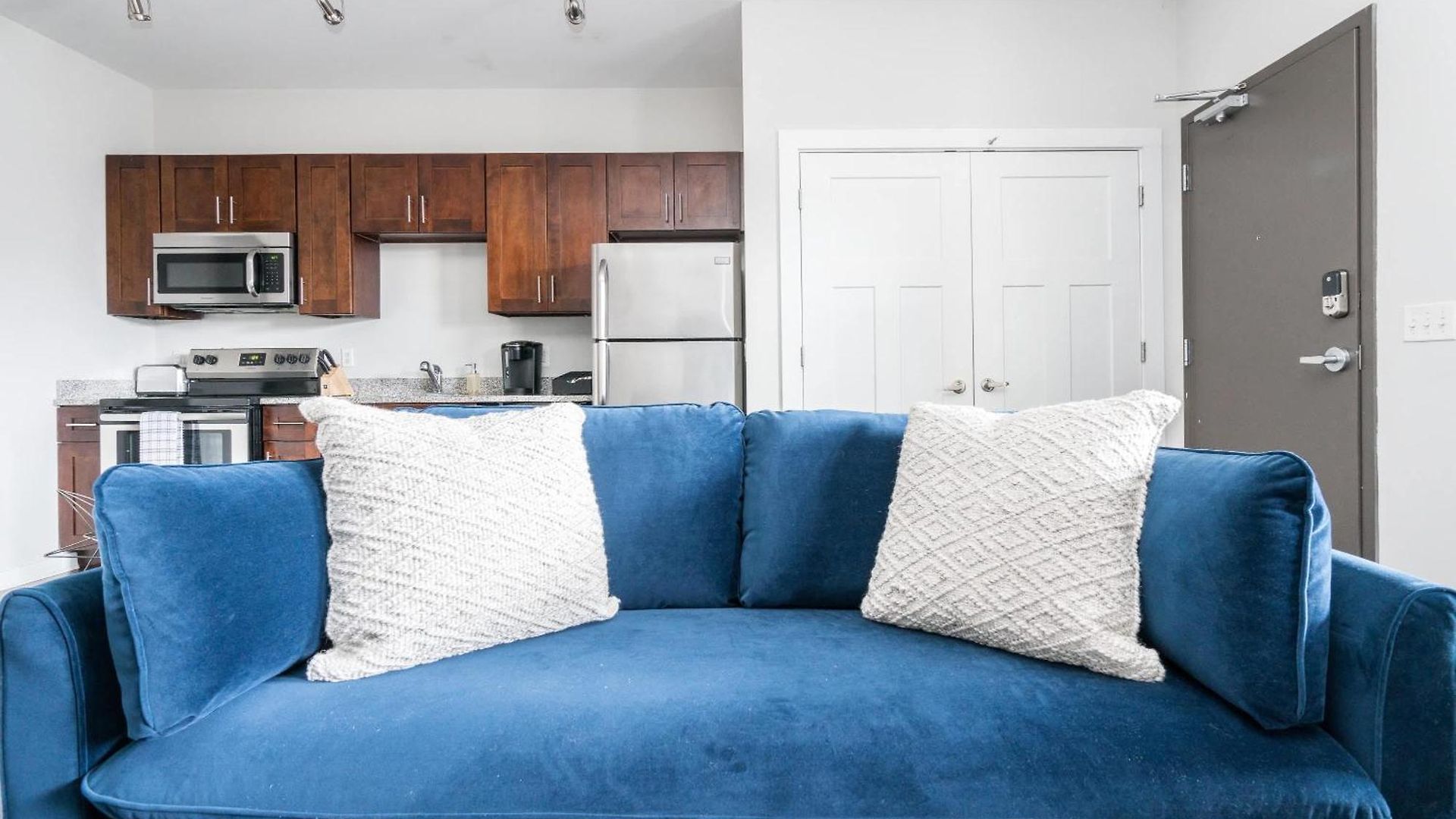 Two Cozysuites Music Row Chic In Nashville