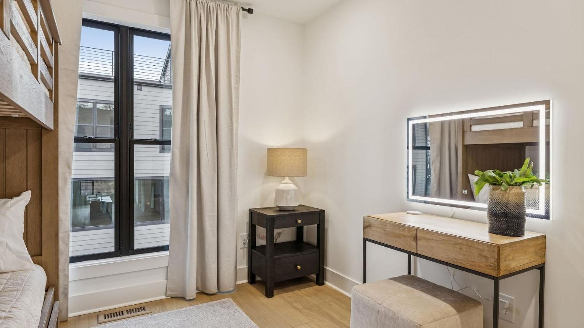 Apartment New Modern Escape With Rooftop Hot Tub *