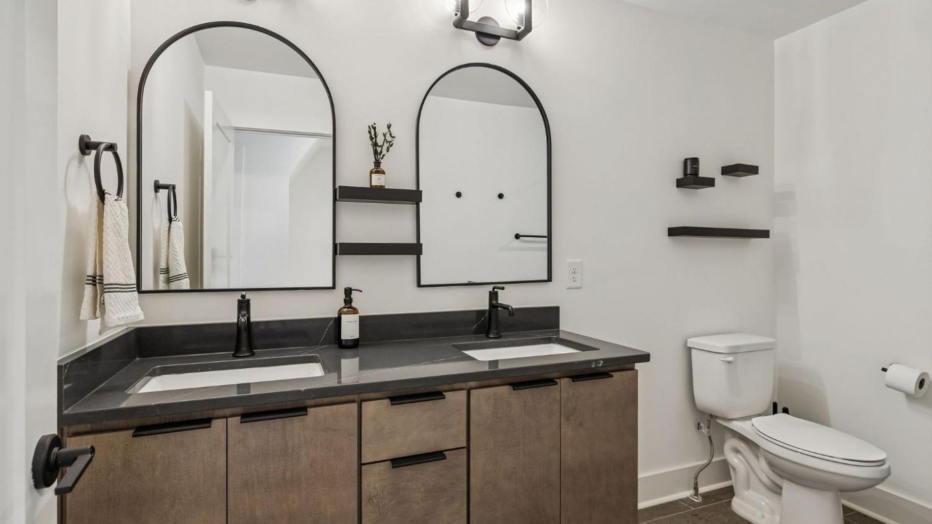 3br Townhome Rooftop Views Hot Tub & Fireplace Apartment Nashville