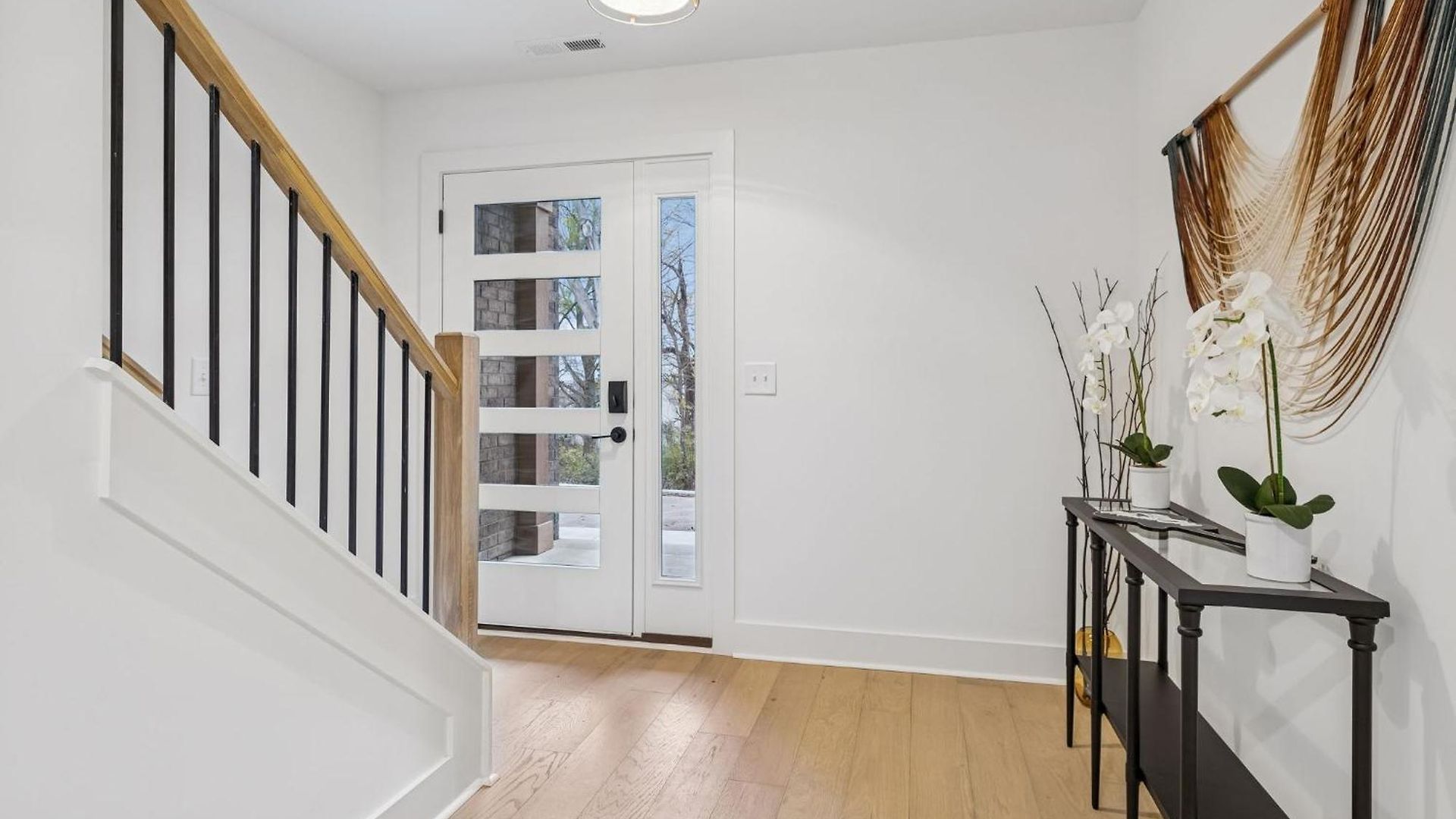 New Modern Escape With Rooftop Hot Tub * Nashville