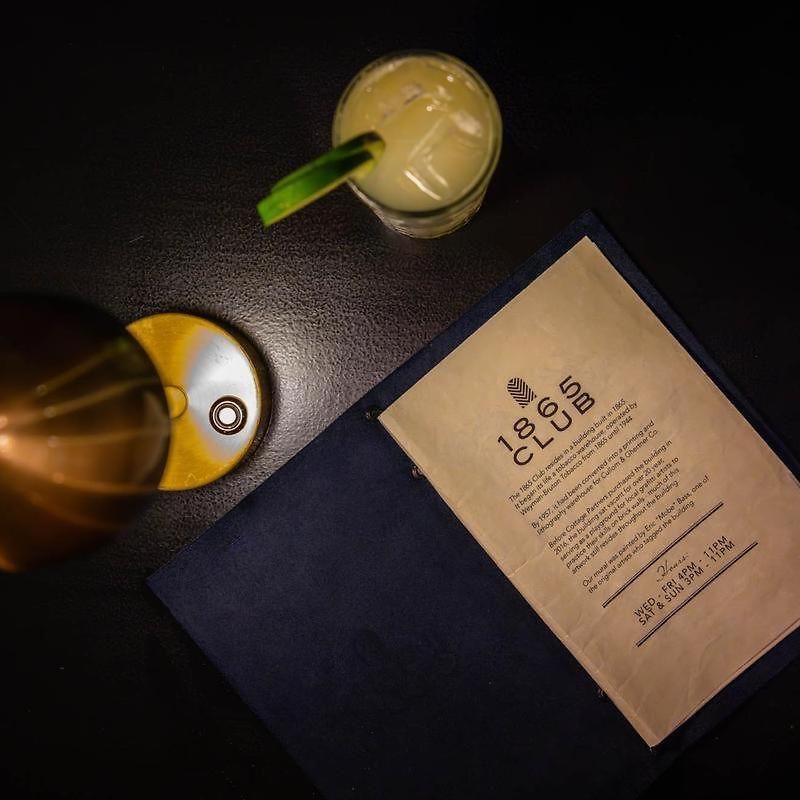 The 1865 Experience With Speakeasy, Pool & Parking Apartment