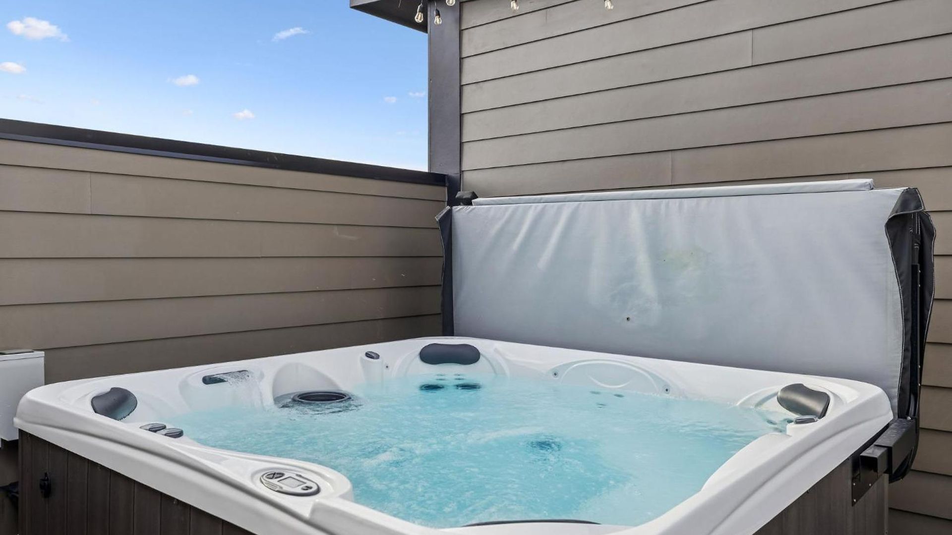 3br Townhome Rooftop Views Hot Tub & Fireplace * Nashville