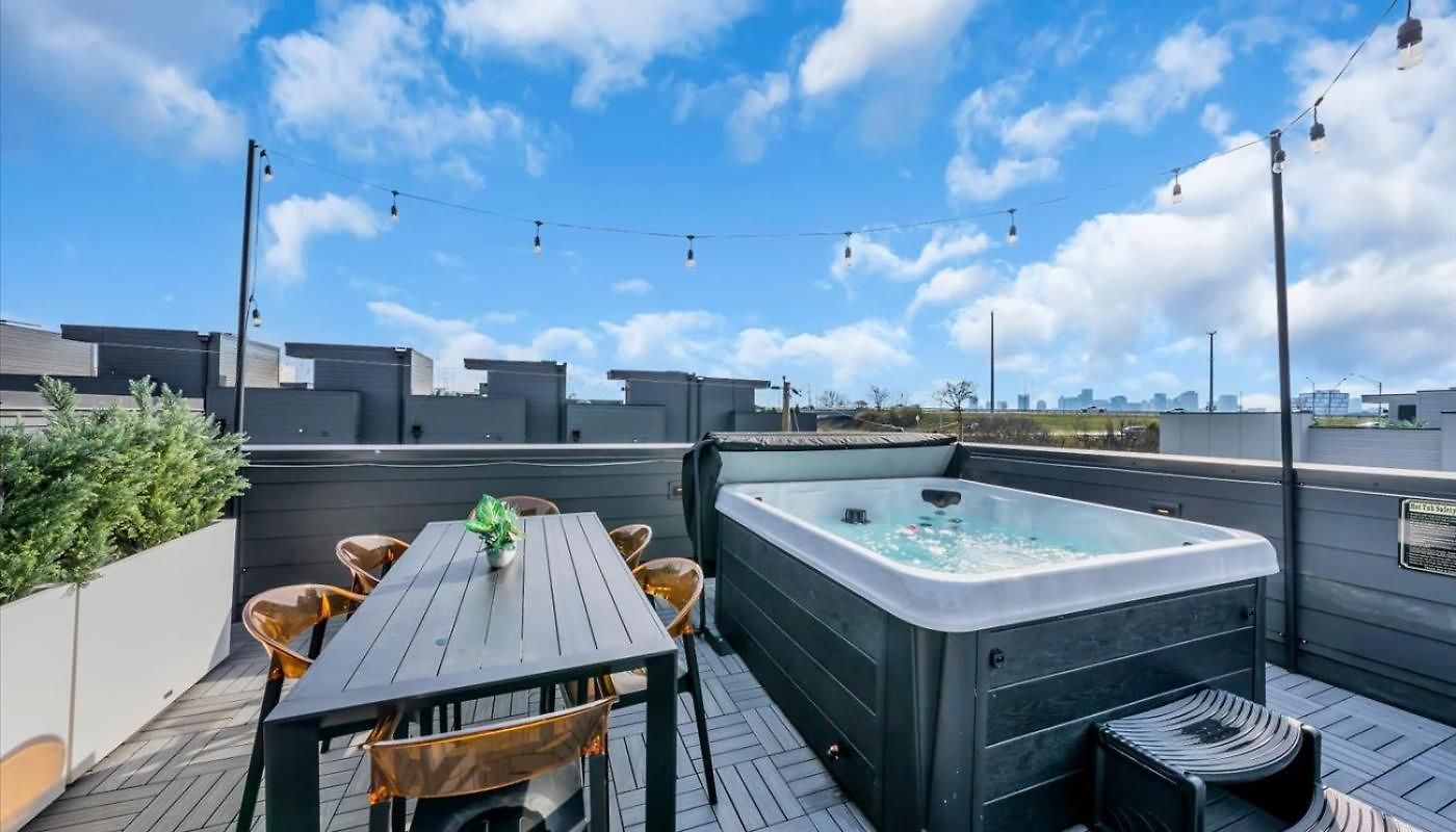 Luxe Urban Retreat - Private Rooftop Hot Tub Deck Apartment Nashville
