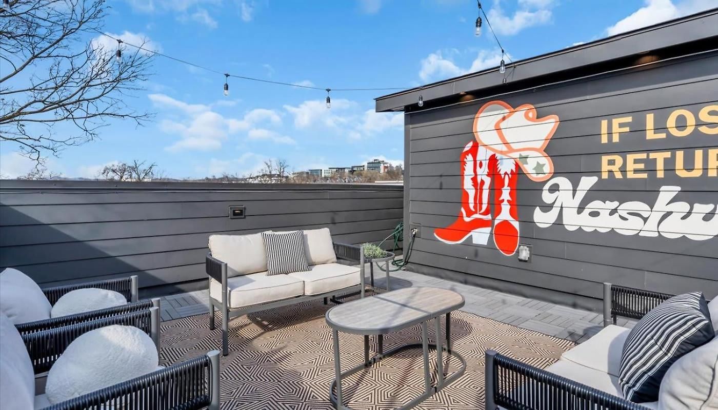 Apartment Luxe Urban Retreat - Private Rooftop Hot Tub Deck