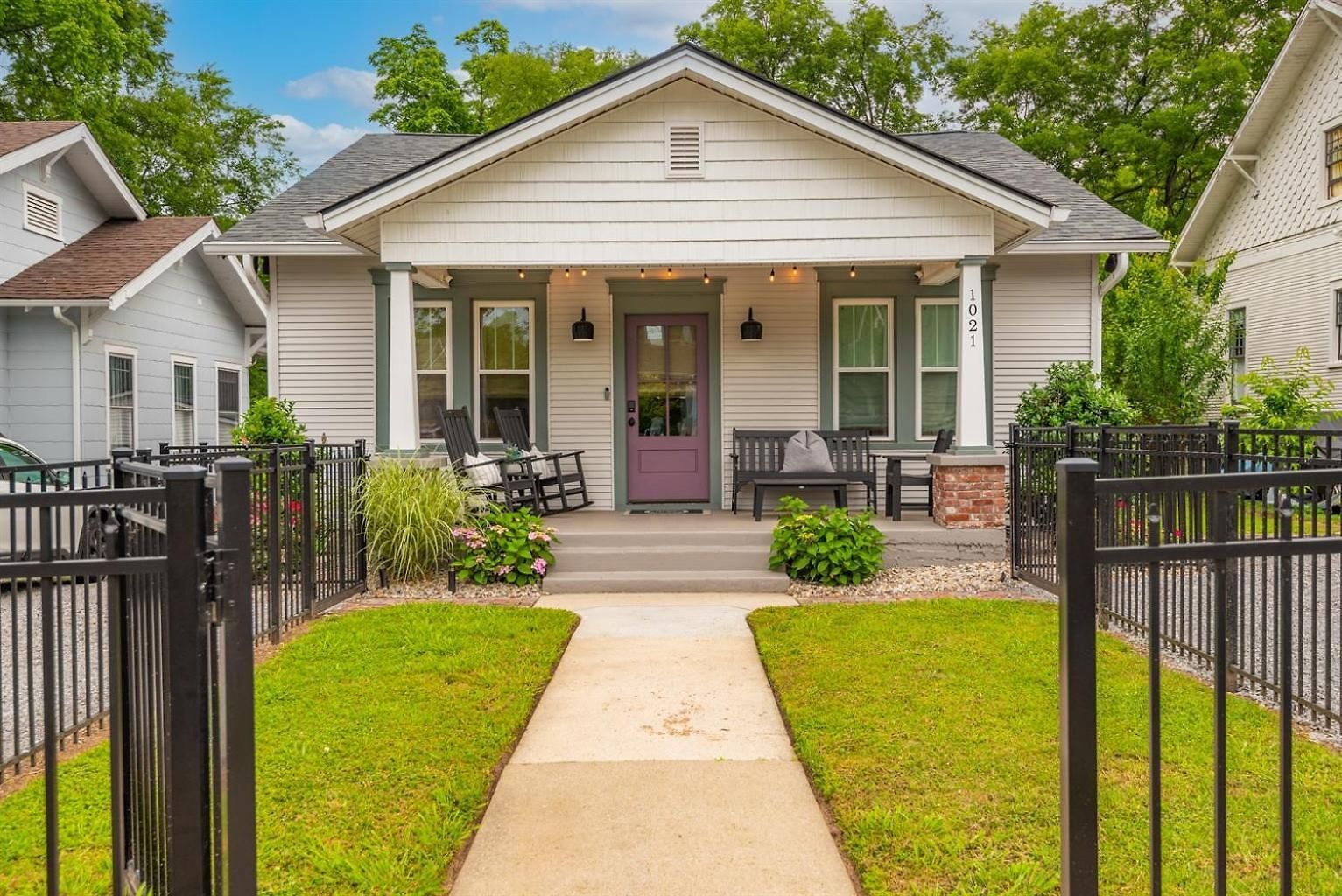 In Walkable Area 25 Miles To Downtown Family & Dog Friendly *