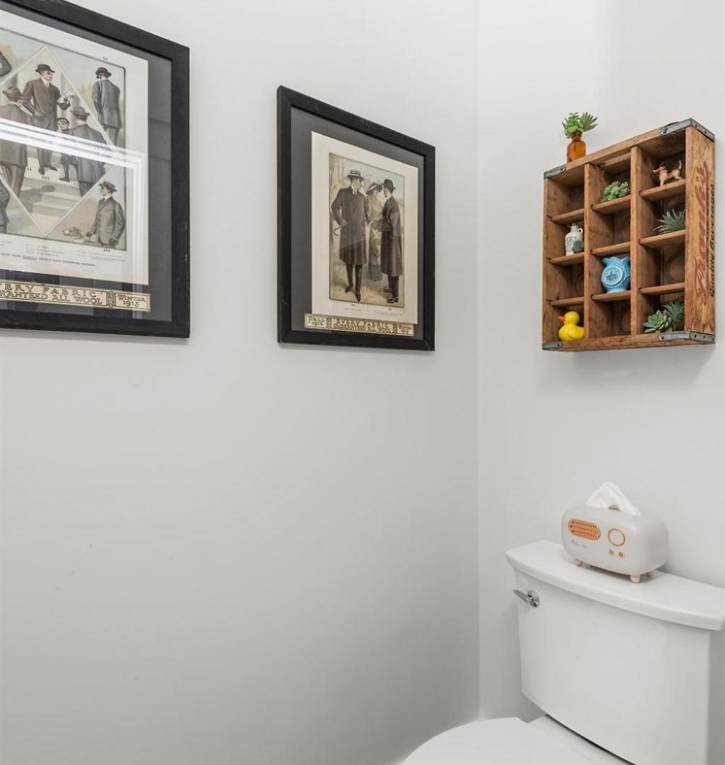 In Walkable Area 25 Miles To Downtown Family & Dog Friendly