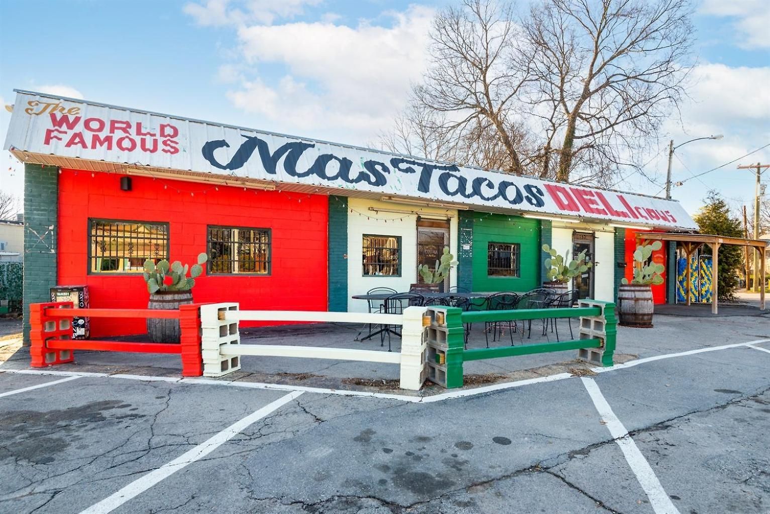 In Walkable Area 25 Miles To Downtown Family & Dog Friendly Nashville
