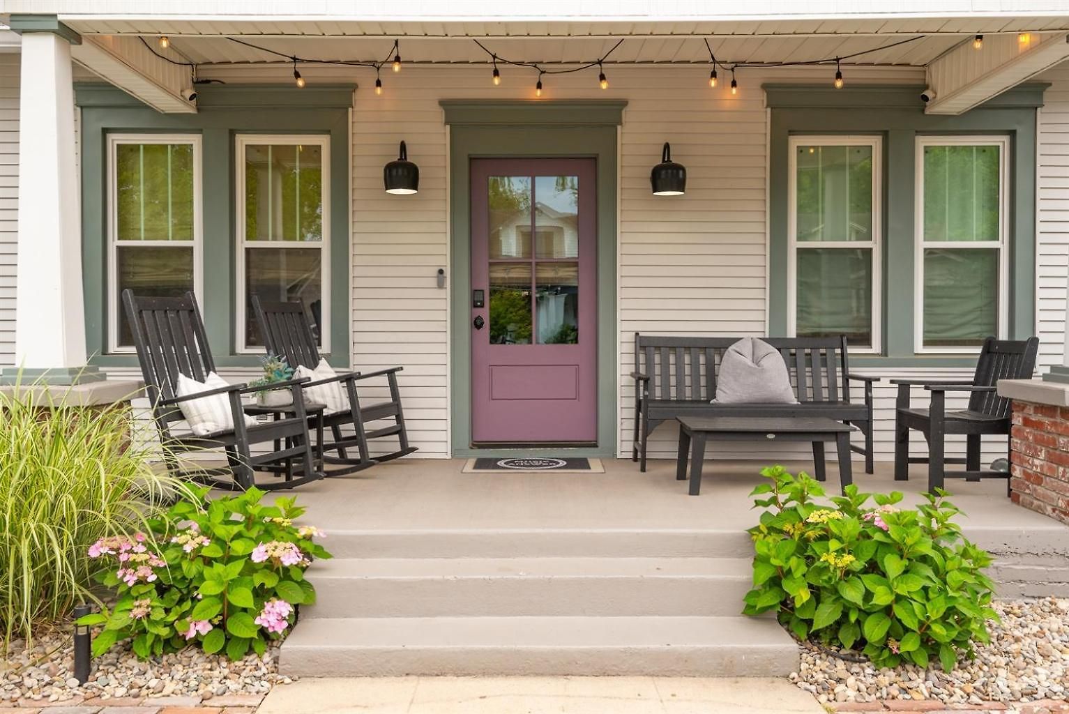 In Walkable Area 25 Miles To Downtown Family & Dog Friendly Holiday home