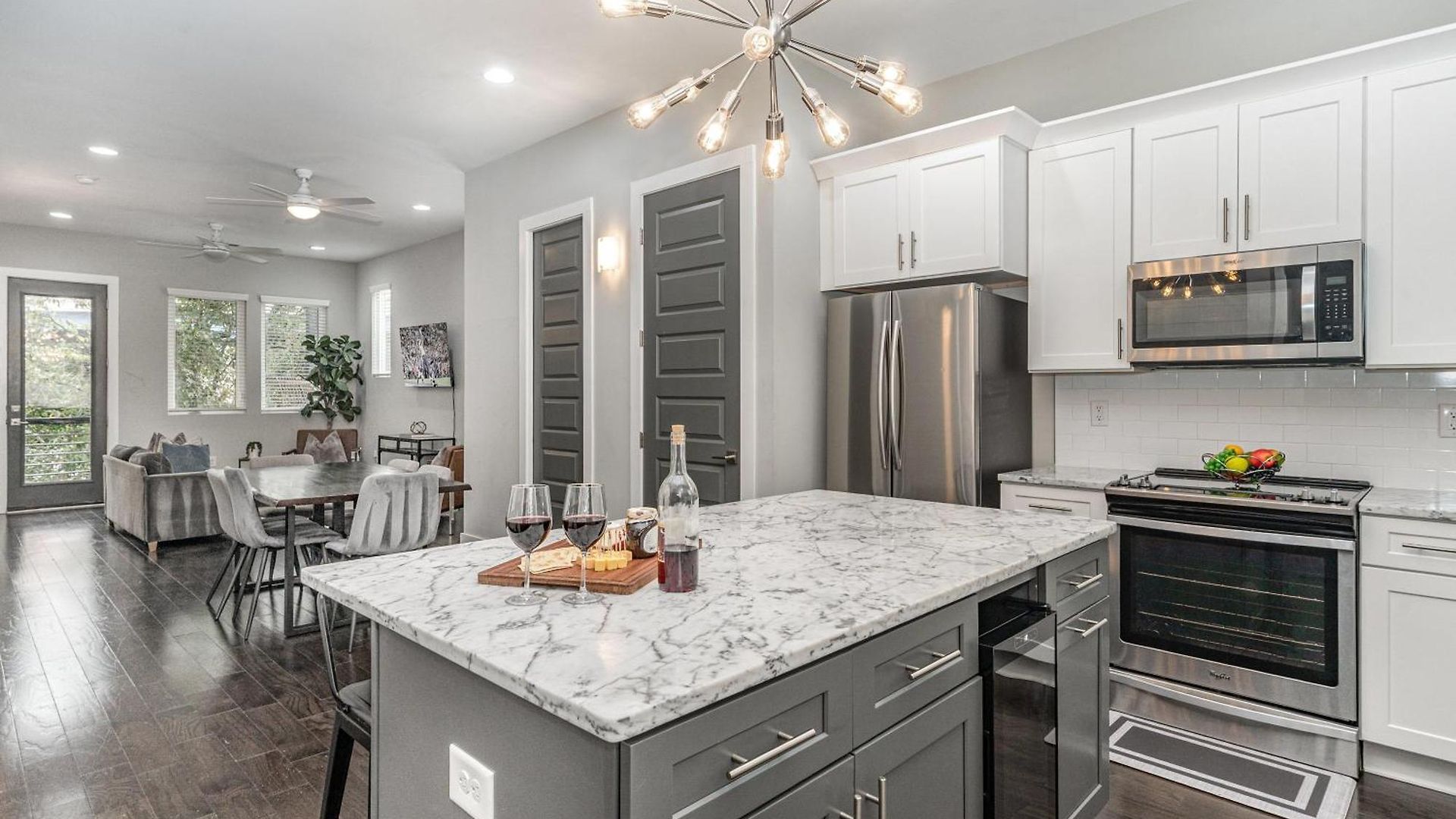 Cypress - Private Rooftop Patio - Mins To Broadway Holiday home *