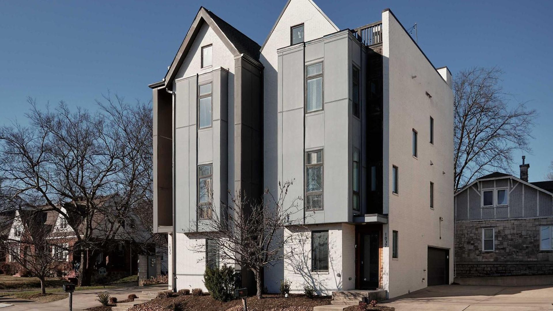 Holiday home Perfect Cma Fest Hq, Rooftop 10 Mins To Downtown, Garage, Ping Pong, Karaoke, Axe Throwing, Shuffleboard, 10 Mins To Broadway, 5 Mins To Five Points, Perfect For Bachelors Or Bachelorettes, 24 Hr Hospitality *