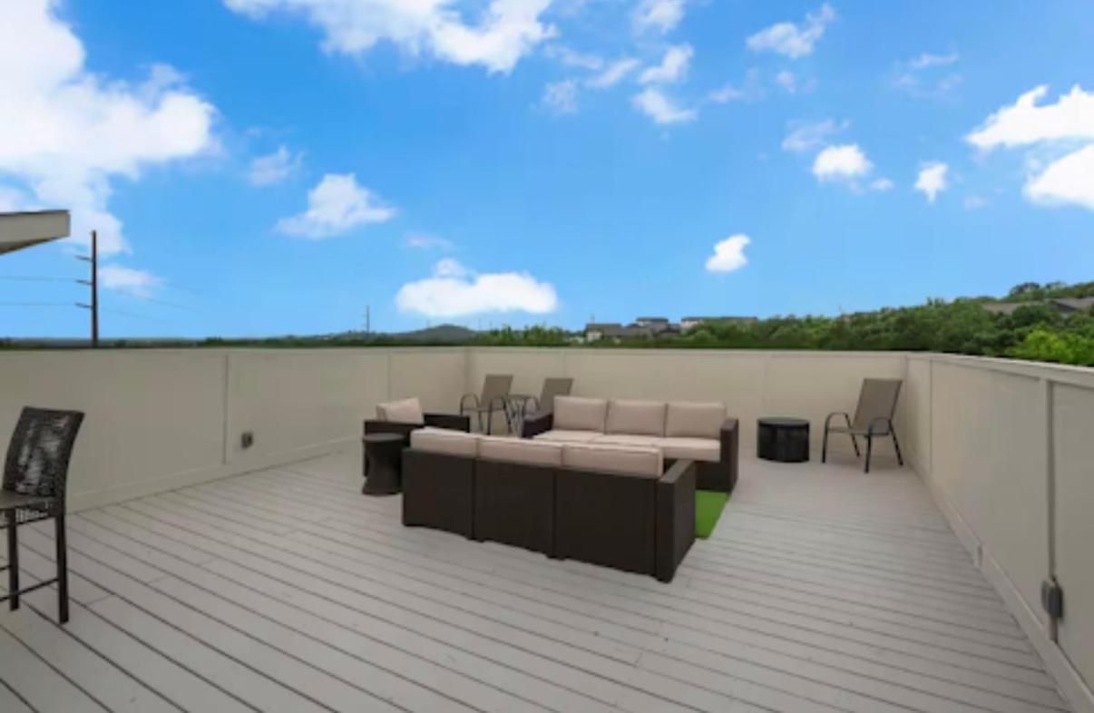Rooftop, Large Backyard, Fire Pit, Near Downtown Holiday home *