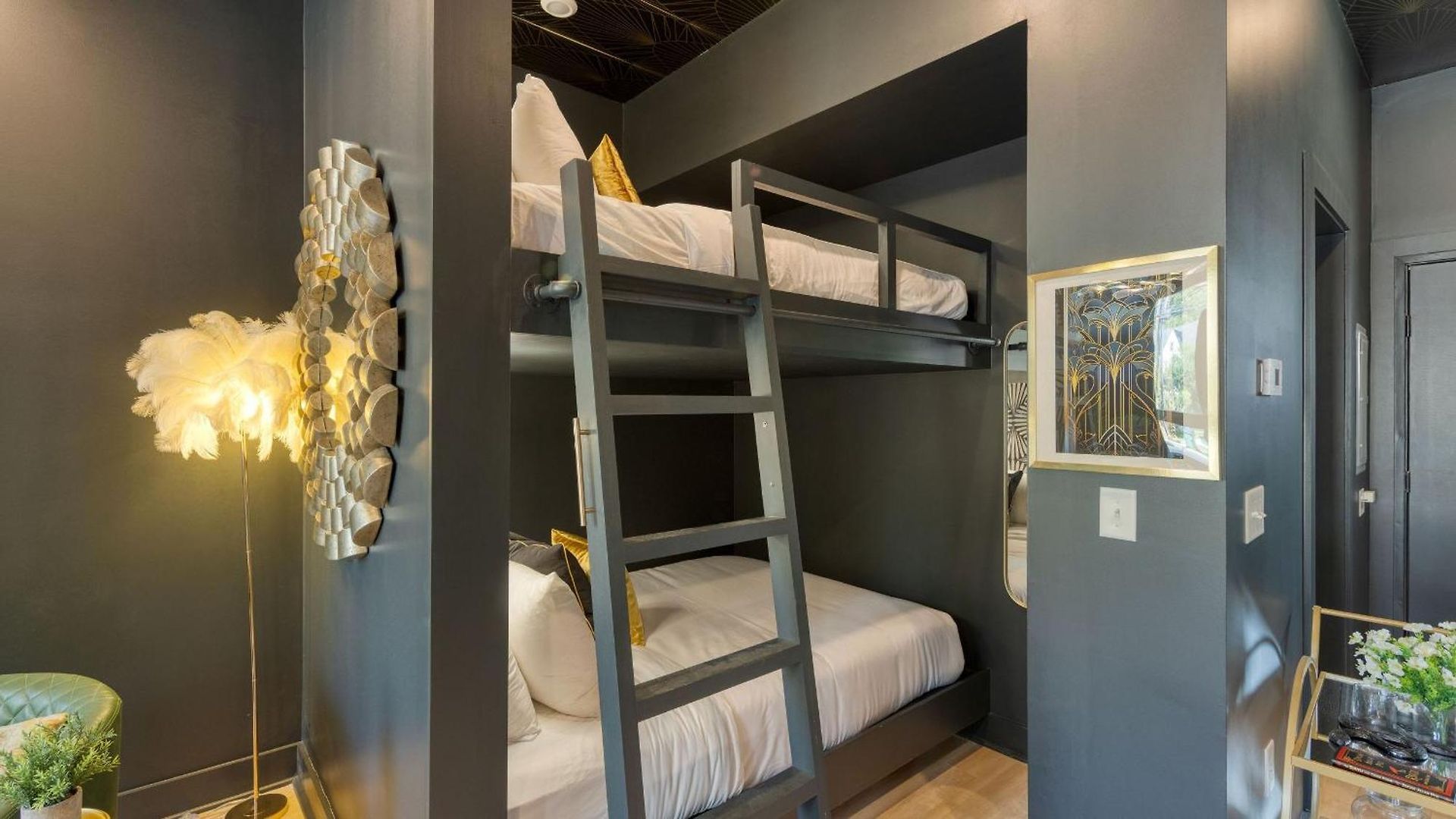 The Lischey Loft The Bloom House By Avantstay Holiday home