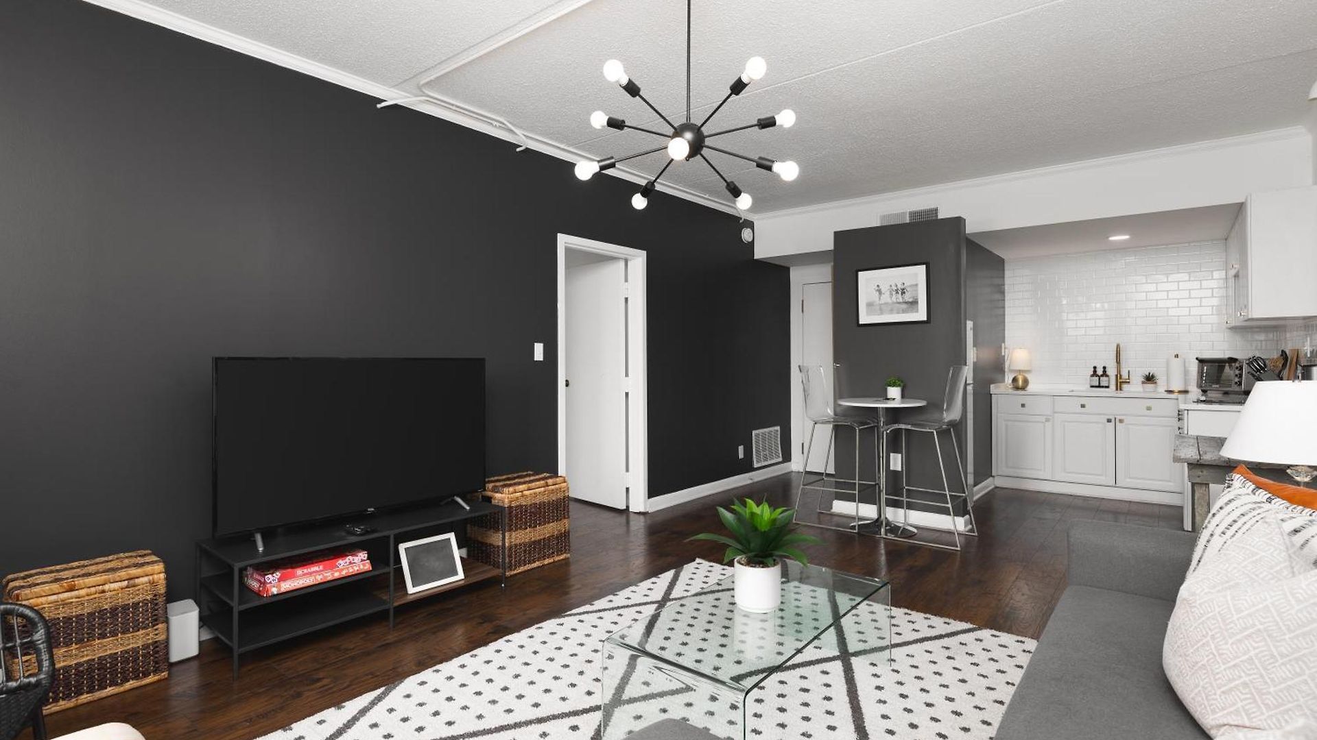 To The Stars On Music Row With Pool And Free Parking Holiday home Nashville