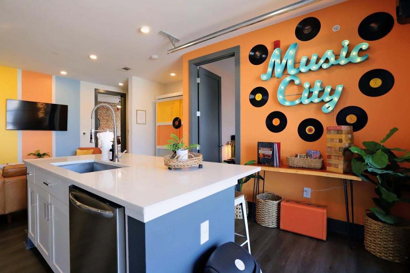 Apartment The Muse - Modern 2br With Private Balcony And Rooftop Access