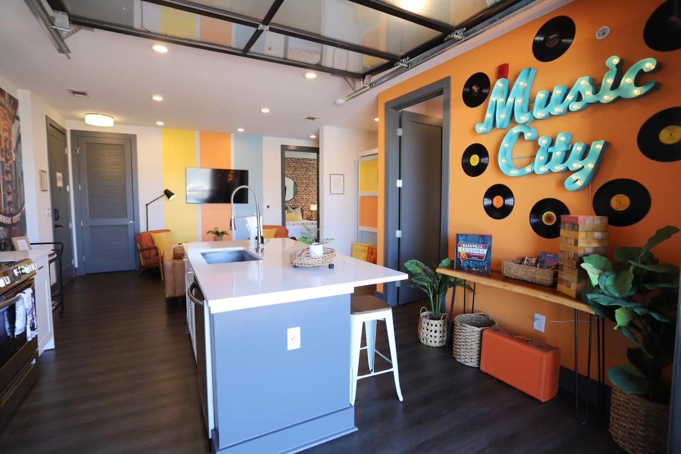 The Muse - Modern 2br With Private Balcony And Rooftop Access *