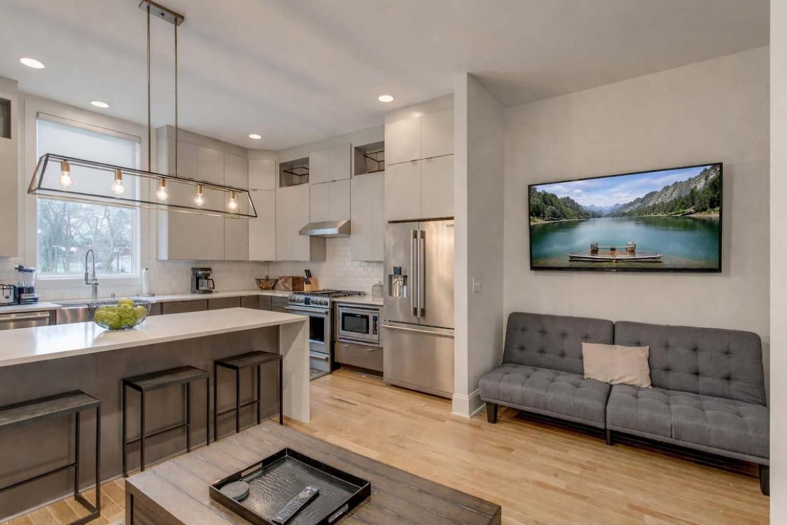 Holiday home 5 Min Uber To Downtown - 2 Car Gargage - Rooftop