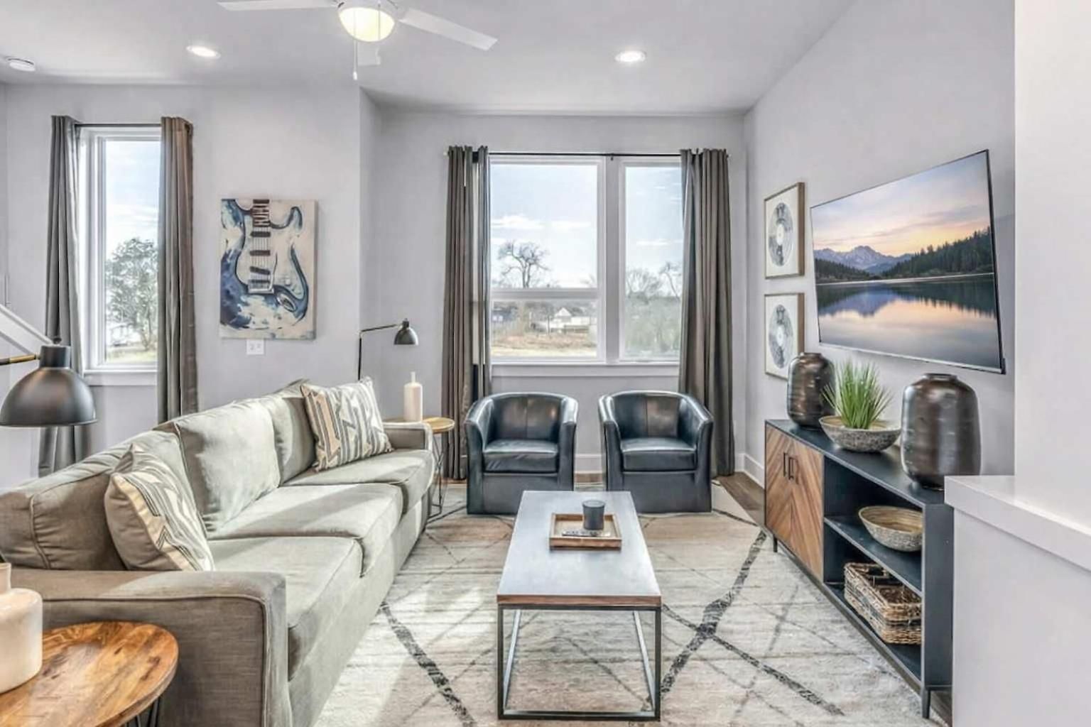 Spacious Nash For 12 Near Broadway *