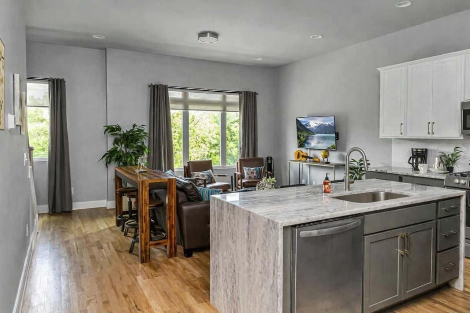 Spacious Sleeps 12 Rooftop Lounge * Nashville