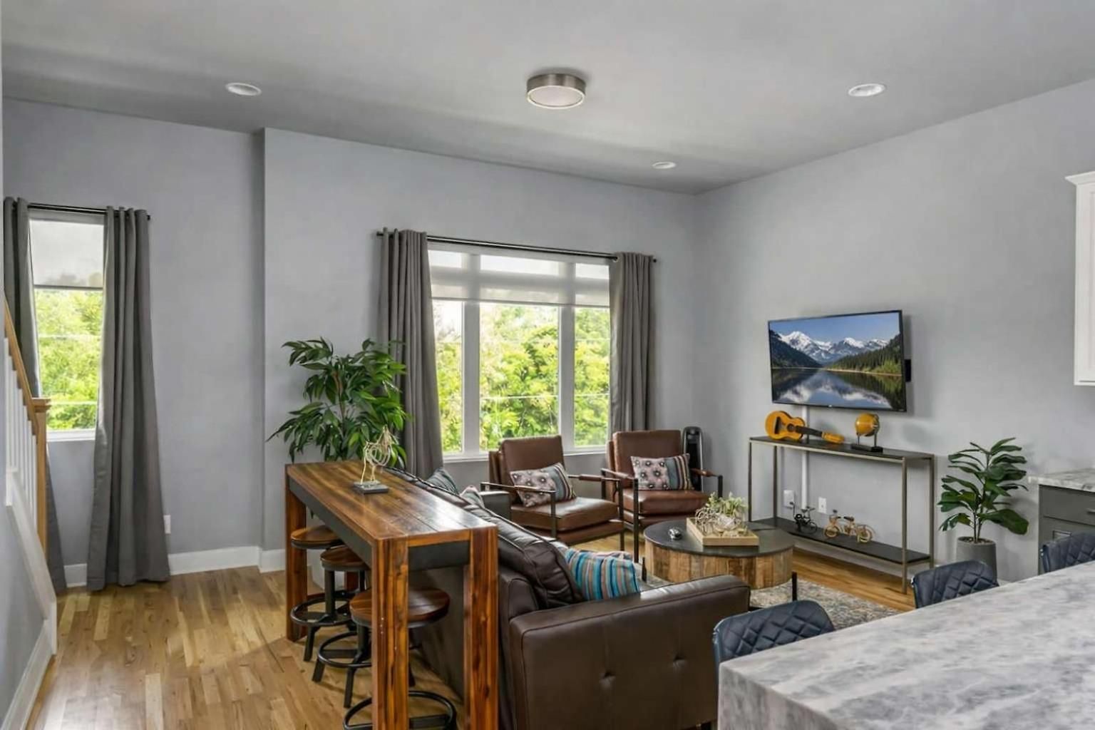 Spacious Sleeps 12 Rooftop Lounge *