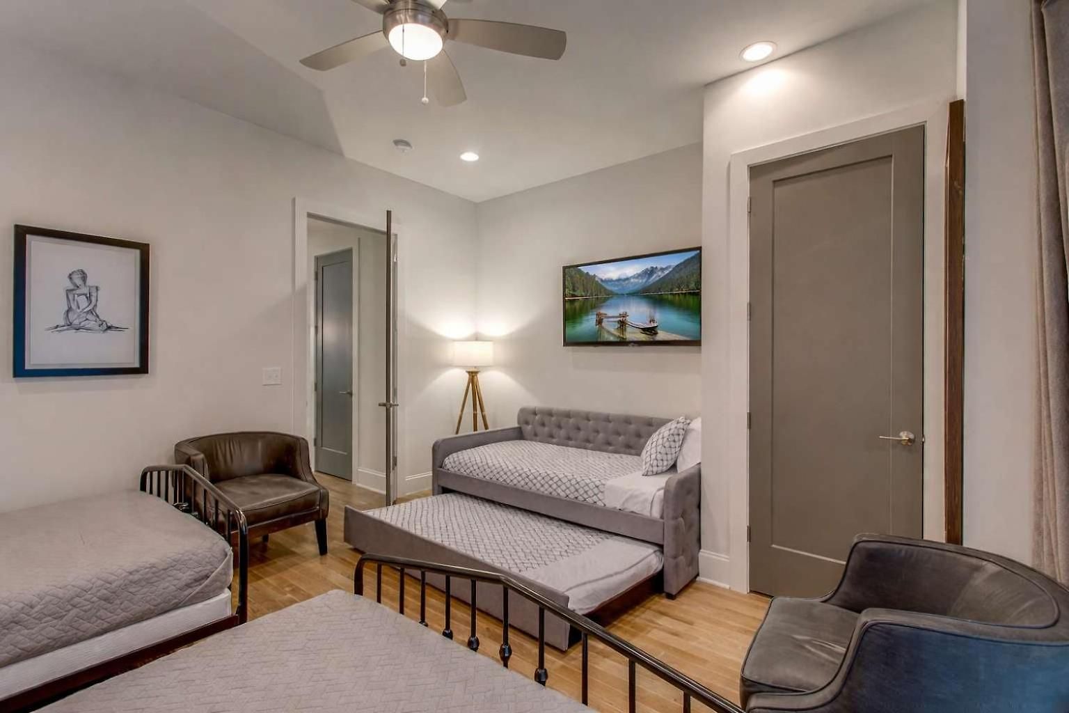 5 Min Uber To Downtown - 2 Car Gargage - Rooftop * Nashville