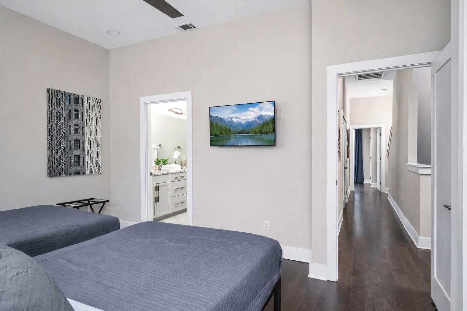 Large Rooftop Hot Tub & View Holiday home Nashville